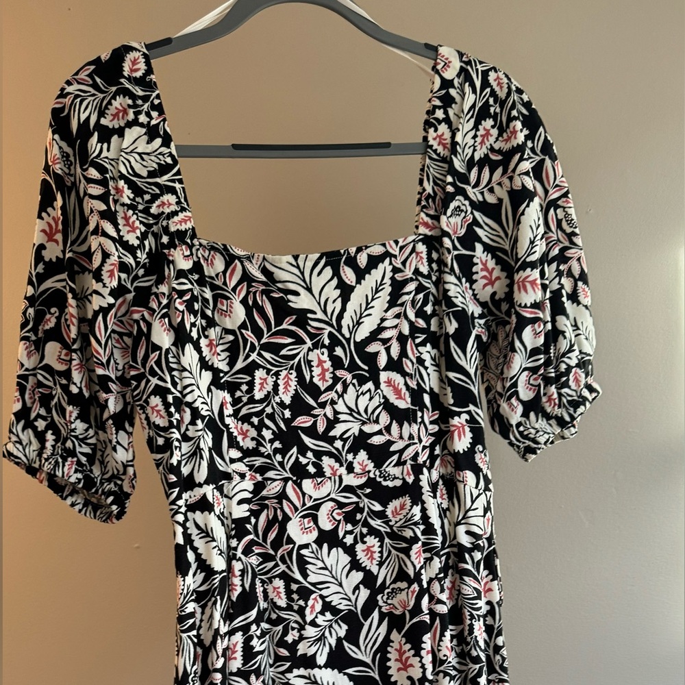 Never worn BCBG floral midi dress, size 10. Square neck, buttons down front.